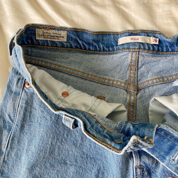 Levi’s - Picture 2 of 5